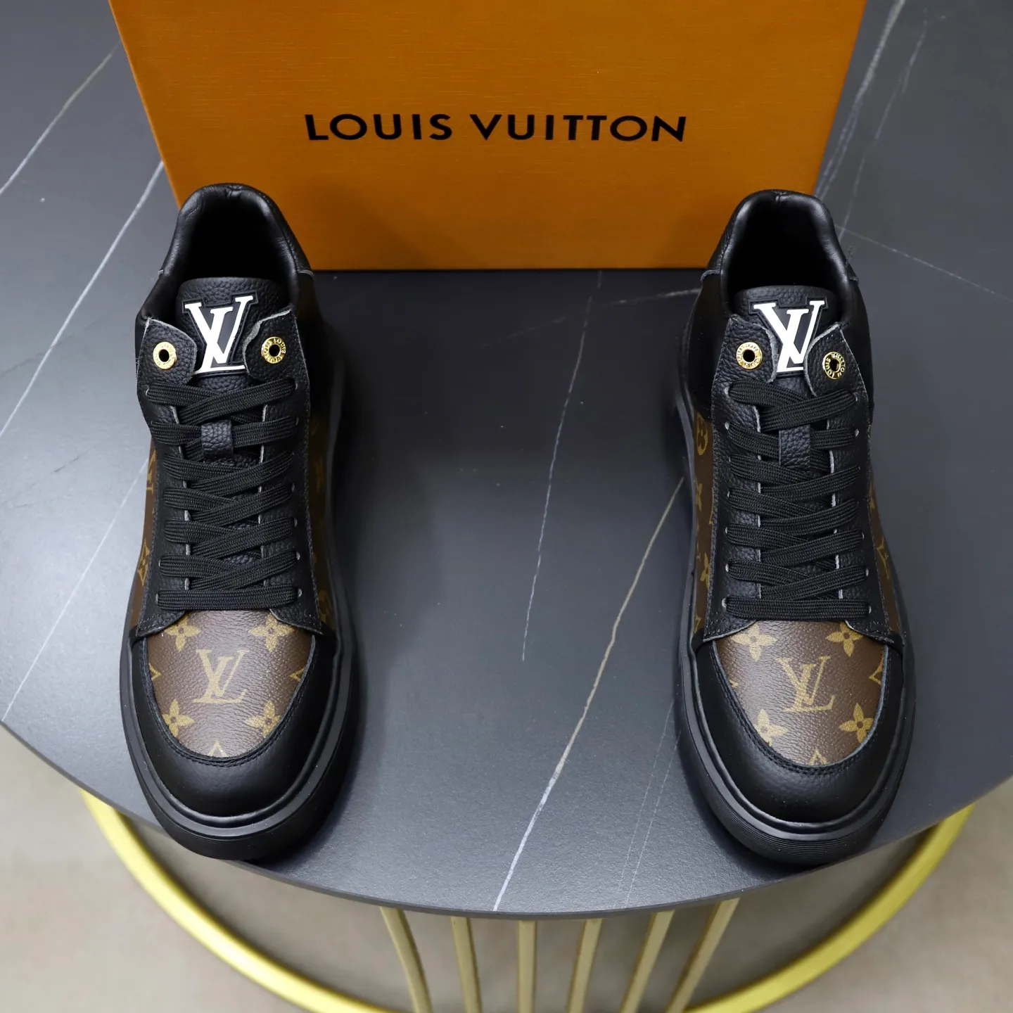 Ex-factory price: 442💰🙅‍♂️🙅‍♂️🙅‍♂️ Brand: LV Louis Vuitton Standard code: 38-44 (45 customized) Grade: Same as the official website Material: Original cowhide material spliced with brand rubber Comfortable and breathable lining Lightweight and wear-resistant sports outsole Style category: Men's fashionable casual shoes Running sneakers Distinguished luxury brand elements Top luxury color: actual picture color
